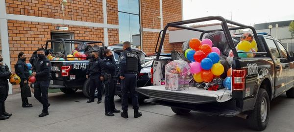 POLICÍAS ESTATALES ENTREGARON JUGUETES A NIÑOS EN COMUNIDAD DE ASIENTOS