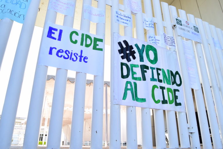 Fuerza, CIDE/ Bajo presión