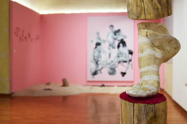 Arqueología del silencio una galería en la Casa de la Cultura Víctor Sandoval