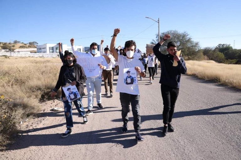 Ante la tragedia en la UTMA, estudiantes organizados protestaron en Aguascalientes