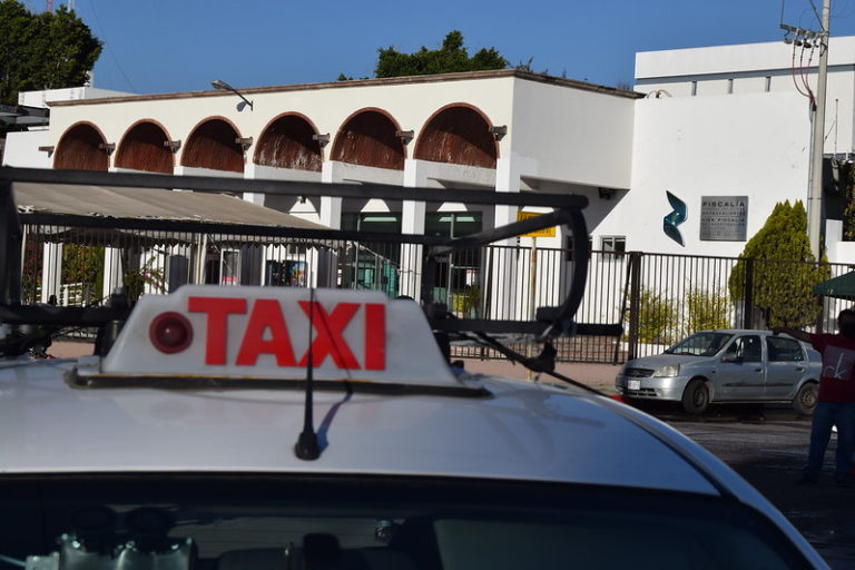 Te contamos el porque de los taxistas que cerraron las calles de Aguascalientes exigiendo justicia