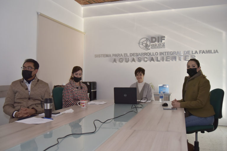 DIF Estatal capacita a asociaciones civiles    