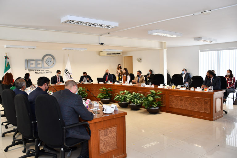 Designa IEE interventores para liquidación de partidos políticos locales