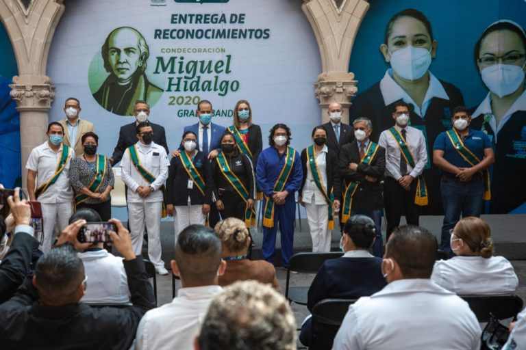 Condecoran con máxima presea Miguel Hidalgo valentía y entrega de personas durante la pandemia 
