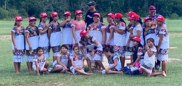 La rebeldía de las peloteras mayas: franelas no, enaguas sí