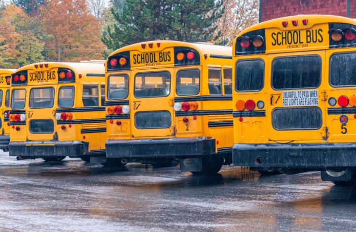 ¿Por qué los autobuses escolares en EEUU son amarillos?