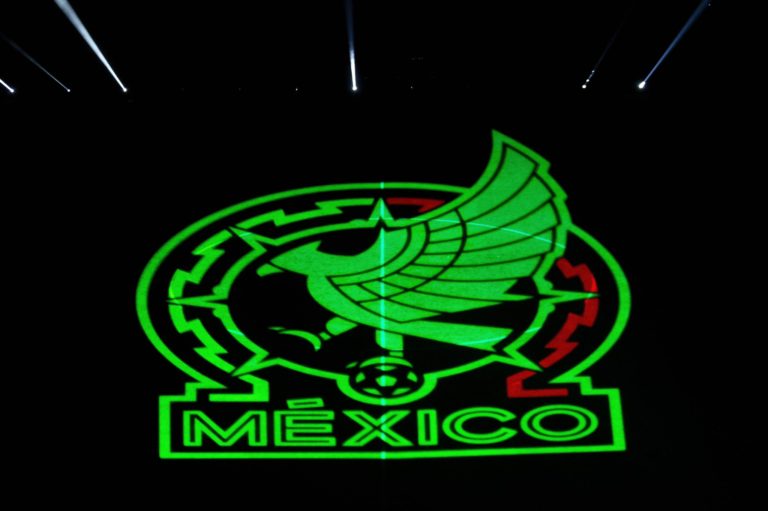 Esta es la evolución del escudo de la selección mexicana a través de los años