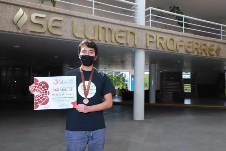 Alumnos de Bachuaa obtienen medallas de bronce en olimpiadas nacionales de matemáticas y física