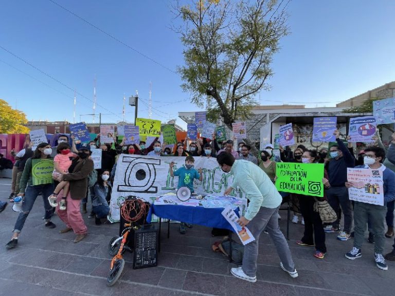 Se manifiesta la comunidad del CIDE en el centro de Aguascalientes; luchan por su autonomía