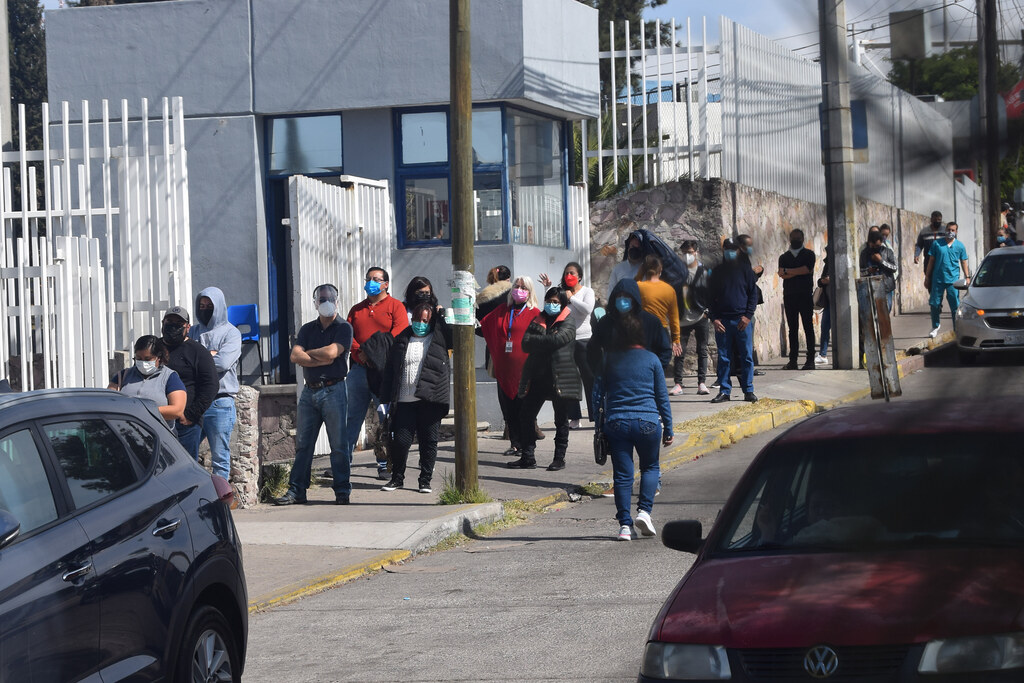 ¿Cómo es buscar pruebas covid-19 en Aguascalientes? Largas filas y citas alejadas