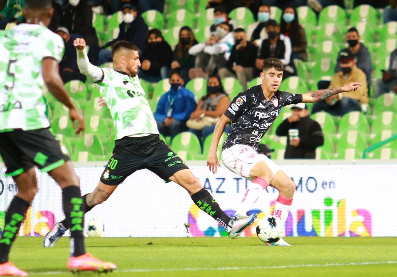 Necaxa impresiona y firma su primer victoria del torneo