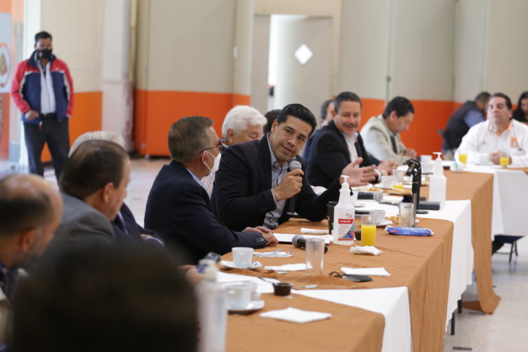 Se reunió Leonardo Montañez con el Colegio de Ingenieros Civiles en Aguascalientes