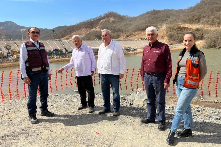 Presidente supervisa presas Picachos y Santa María en Sinaloa