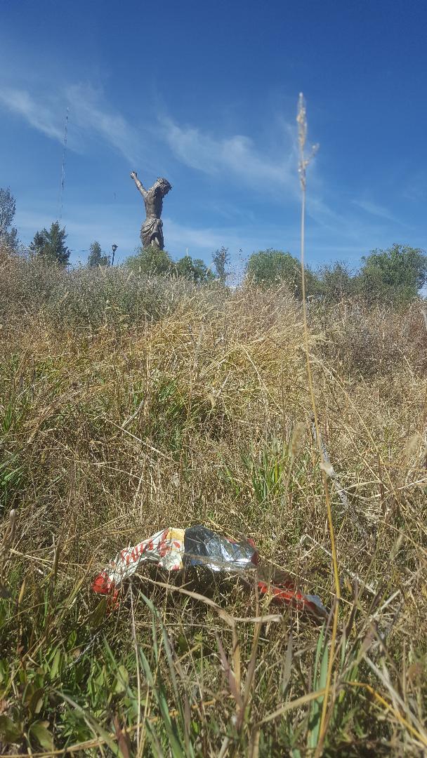 Denuncian que el “Cristo Roto” se está llenando de basura