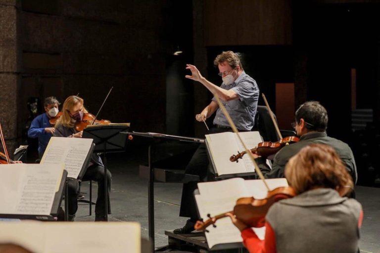 La Orquesta Sinfónica de Aguascalientes estrena director, te decimos quién es