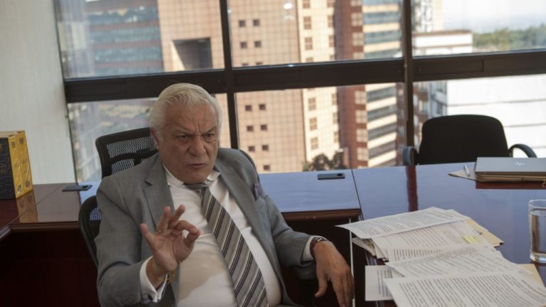 Destituyen al presidente del Tribunal Universitario de la UNAM por acoso sexual contra alumna