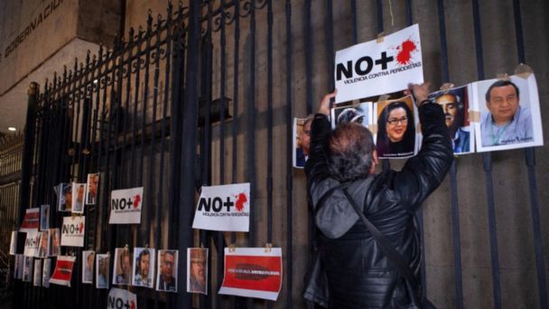 Periodistas van de nuevo a Segob para exigir justicia ante crímenes y mejores condiciones laborales