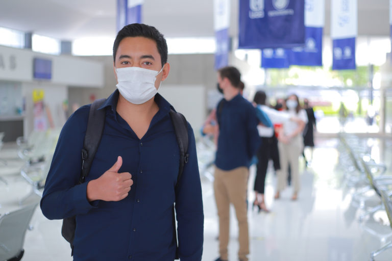 Egresados de la UAA evalúan su formación profesional 