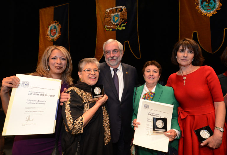 UNAM entrega a 79 universitarias el reconocimiento Sor Juana Inés de la Cruz