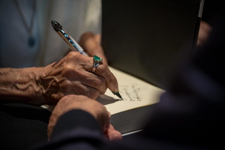 La novela: el planeta desconocido de Dolores Castro