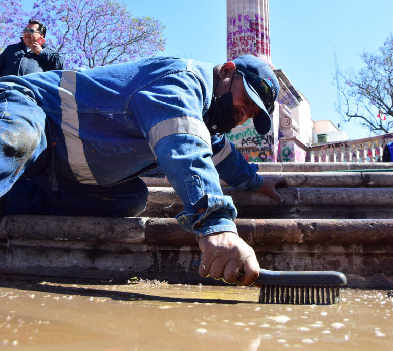 ¿Cómo limpian las paredes después de una pinta?