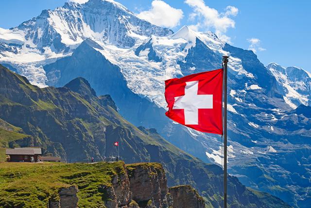 Suiza abandona su neutralidad y se suma a medidas de la Unión Europea contra Rusia