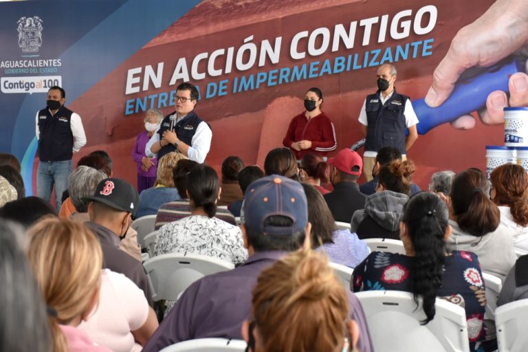 Sedeso entrega impermeabilizantes para proteger viviendas de las próximas lluvias   