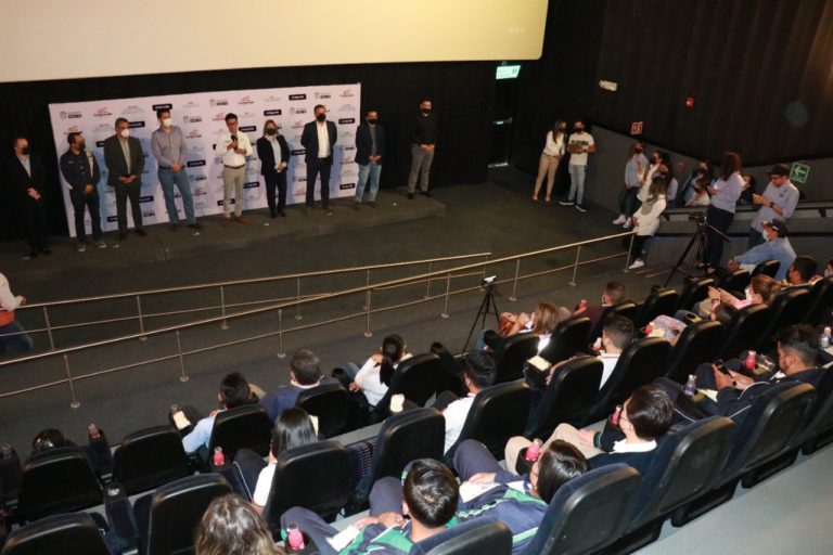 Presentan cortometraje Centennials dirigido a estudiantes de educación media superior   