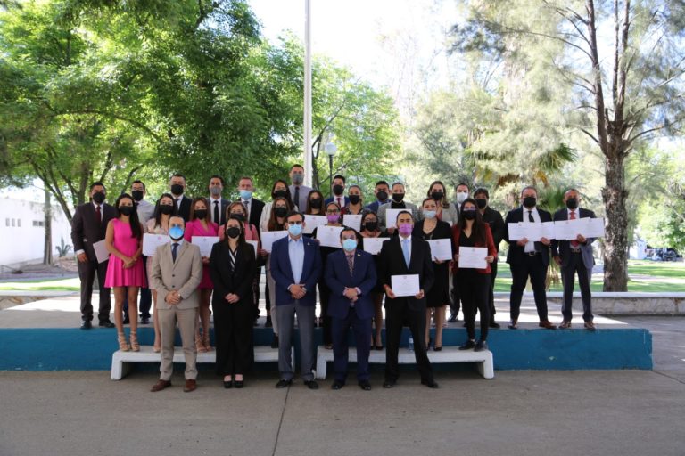 Cerca de 50 servidores públicos acreditaron diplomados en Derechos Humanos y de Amparo