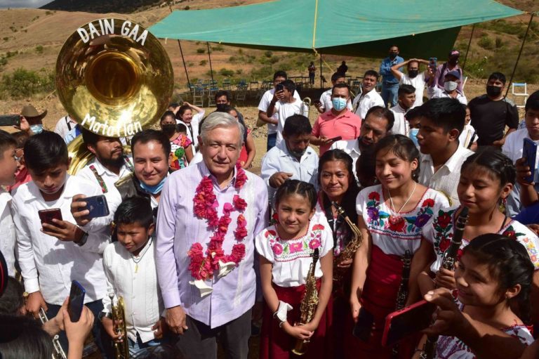El presidente y su golpe demoledor a la educación básica/ Convicciones 