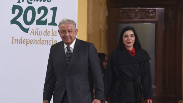 Parlamento Europeo pide a AMLO frenar “retórica populista” contra periodistas en la mañanera