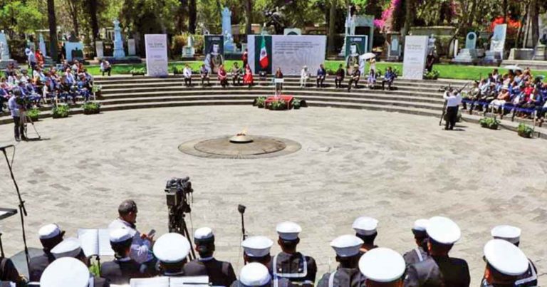Homenaje a Sor Juana en la Rotonda de las Personas Ilustres: develan cenotafio