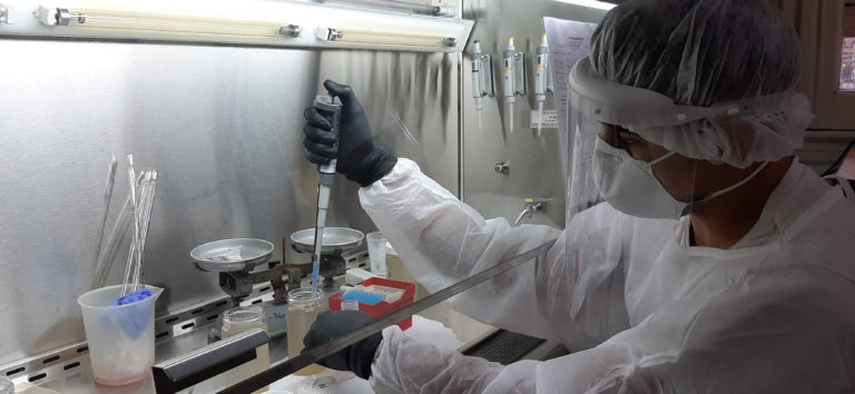 Monitorean SARS-CoV-2 y fármacos contra la covid-19 en aguas residuales