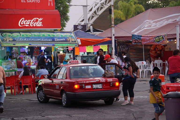 Taxistas están obligados a cobrar lo que marque el taxímetro durante la feria de Aguascalientes