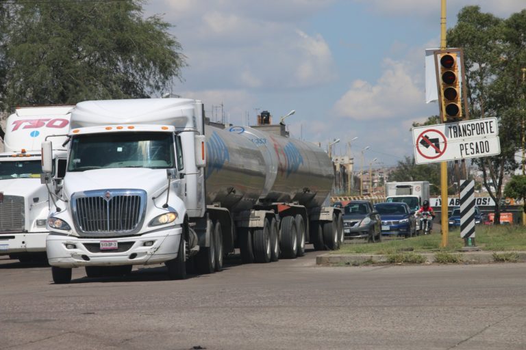 Poco a poco disminuye el transporte pesado en la ciudad: Leonardo Montañez 