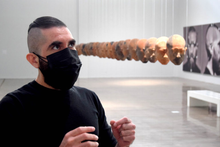 La imagen puede contener, la exposición creada para el espacio