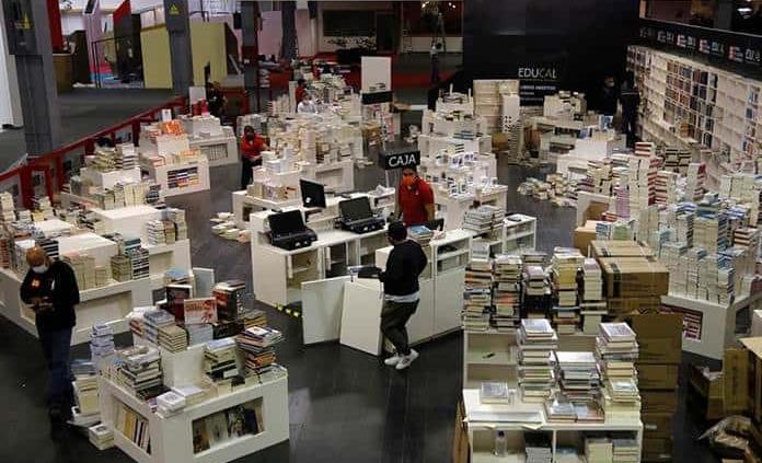 UDG obsequiará la versión electrónica de Cien voces de Iberoamérica, a 35 años de la FIL