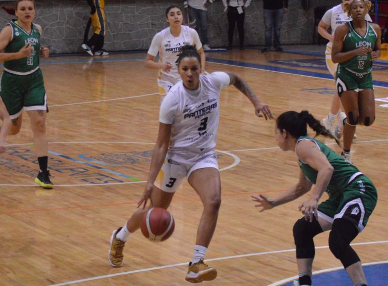 Iltze Jacobzone, líder de asistencias de la LNBP