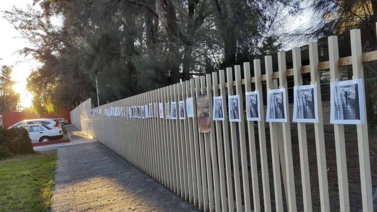 Con plantón, estudiantes de la ENA exigen acciones contra profesor acosador 