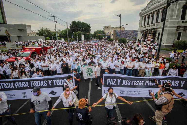 Rector encabeza marcha de la UdeG ante casos de violencia contra estudiantes