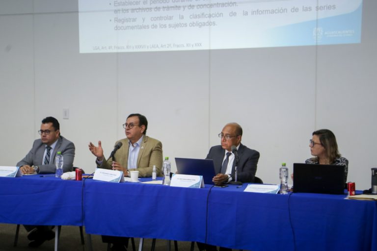 Van por entrega-recepción transparente y con orden