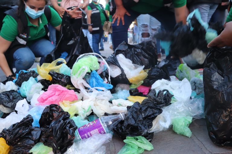 Positiva la colaboración de negocios en la FNSM para separación de basura