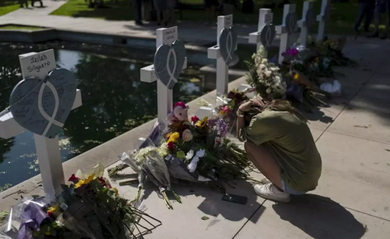 Niña sobrevive al tiroteo en primaria de Texas haciéndose la muerta; se untó sangre de su amiga