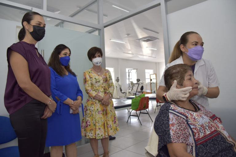DIF Estatal brinda terapia a pacientes con parálisis facial 