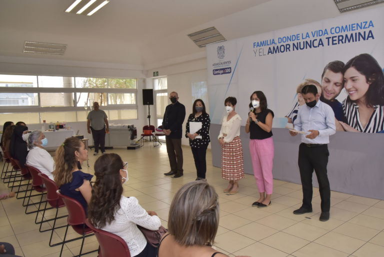 Programa Vida Plena fomenta capacitación para atención a adultos mayores