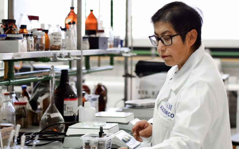 Investigadores de la UNAM logra descontaminar agua y recuperar petróleo con nanotecnología