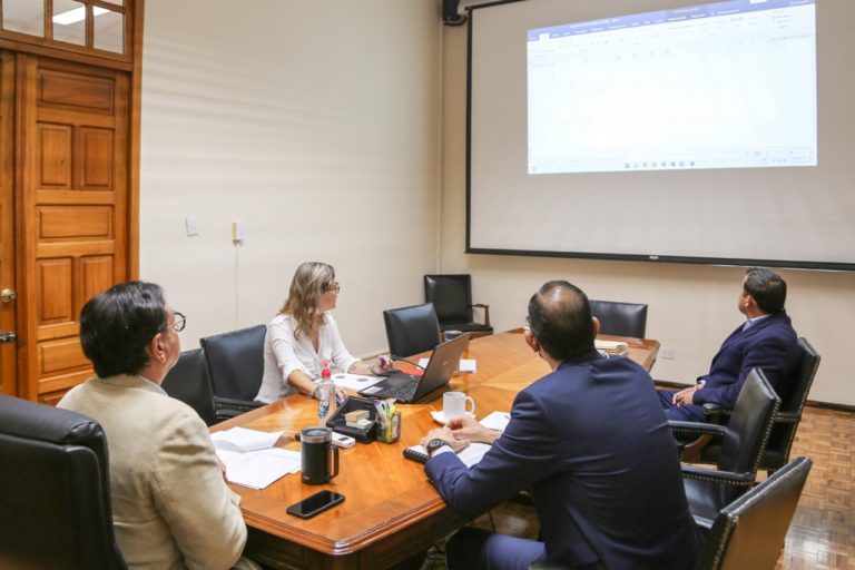 Revisan Ejecutivo y Legislativo la agenda del Congreso     