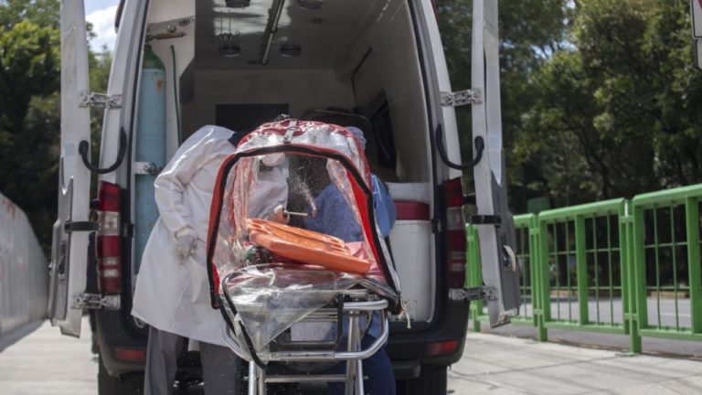 Aseguradoras pagan 3,012 millones de dólares por covid-19, nuevo récord para México