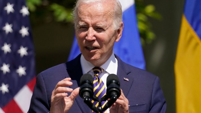 Revelan que Biden evalúa invitar a la Cumbre a un representante del gobierno de Cuba