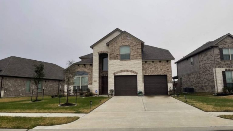 AMLO truena por difusión de propiedad de directora de Pemex en Houston: es un modesto departamento